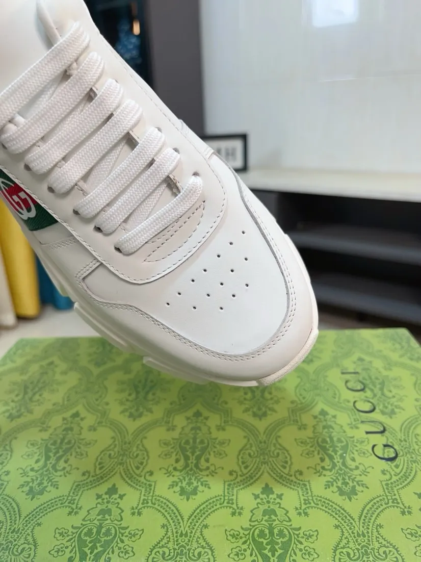 Men's shoes 💰560🌹🌹GUCCI [Gucci] New high-end brand of men's shoes, the latest fashionable casual men's shoes, trendy and versatile, relaxed and sporty style, uppers imported from Italy, first-layer cowhide, genuine leather lining, and ultra-fine workmanship. Original personalized fashionable rubber wear-resistant outsole, light and comfortable on the foot, size 38-44